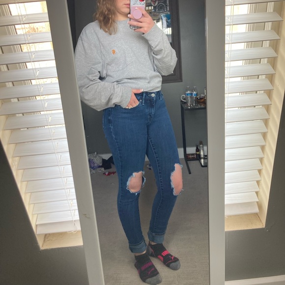 Levi ripped skinny jeans. - Picture 2 of 5